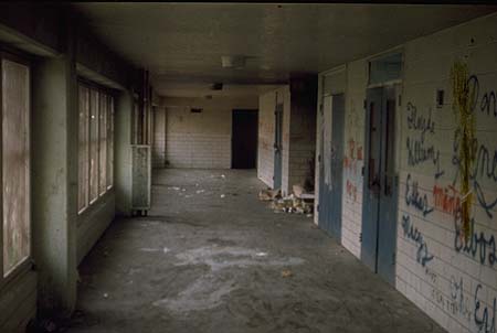 Pruitt-Igoe-corridor-actual